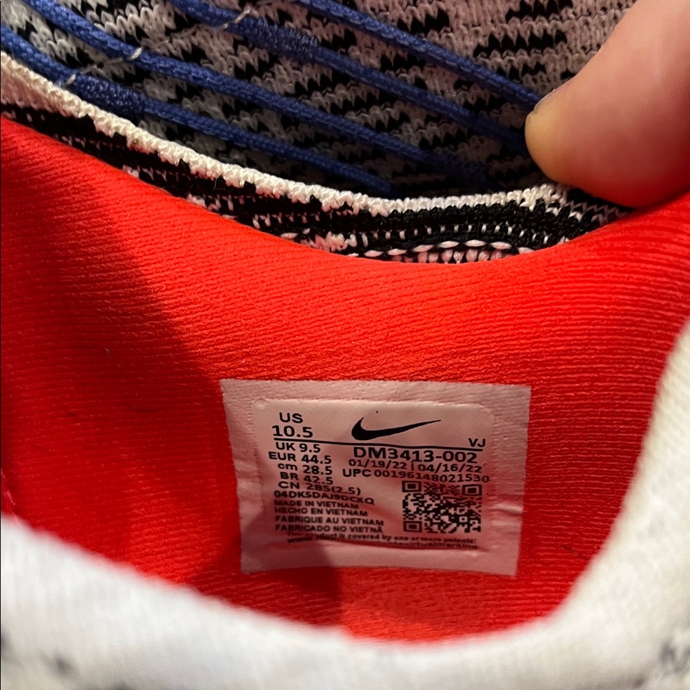 Nike ZoomX Running Shoes - Picture 6 of 9